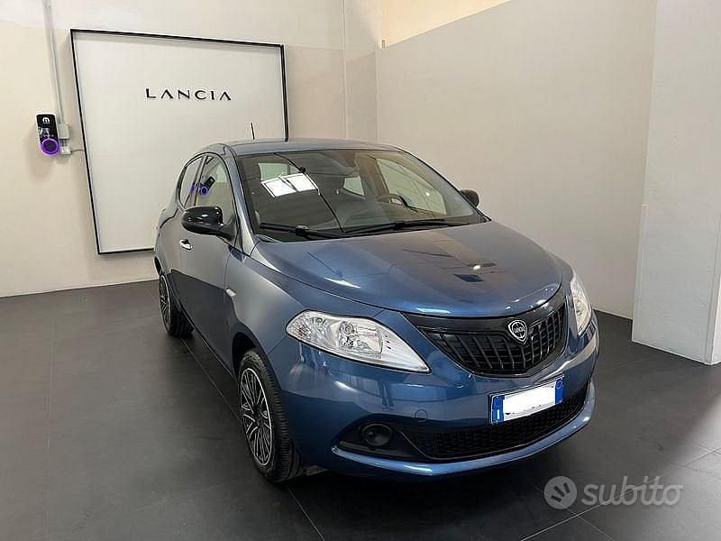 Usata Lancia Ypsilon Silver 70 CV (51 kW) 2023 Blu Utilitaria