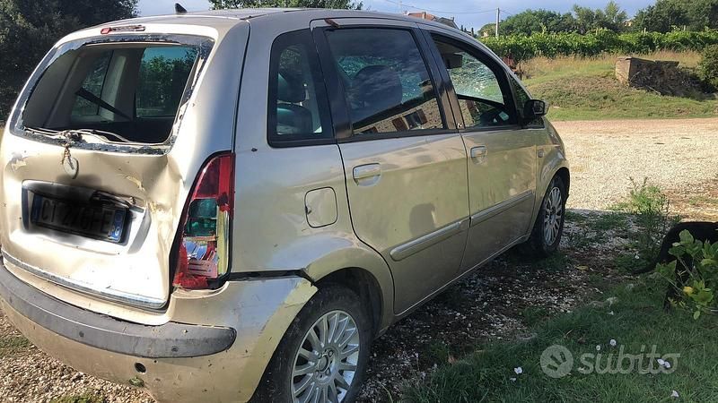 Usata 2006 Lancia Musa Monovolume | 700 € (Super prezzo) - Immagine 1/3