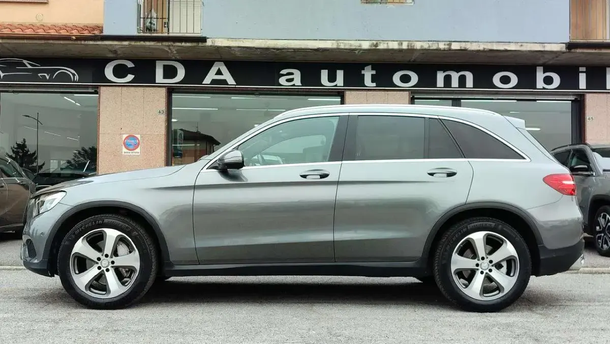 Usata Mercedes GLC250 204 CV (150 kW) 2016 Grigio montagna met. SUV