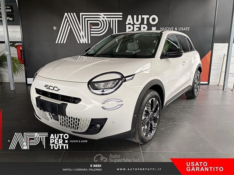 Usata Fiat 600 La Prima 110 CV (80 kW) 2024 Rosso SUV