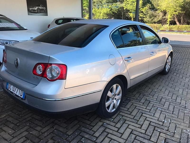 Usata VW Passat Comfortline 140 CV (102 kW) 2006 Argento Berlina