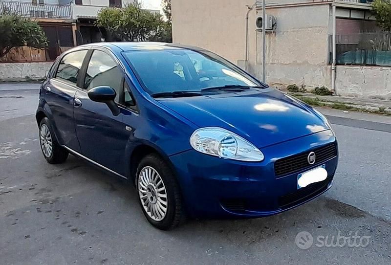 Bianco Usata 2009 Fiat Grande Punto Dynamic Due volumi | 2800 € (Buon prezzo) - Immagine 1/4