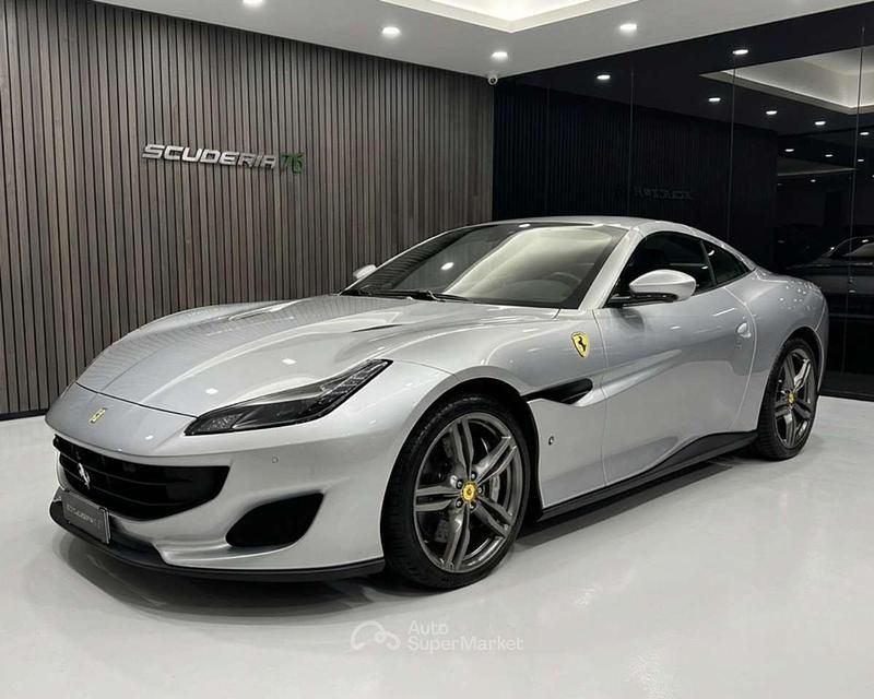 Usata Ferrari Portofino 600 CV (441 kW) 2020 Argento nürburgring Cabrio