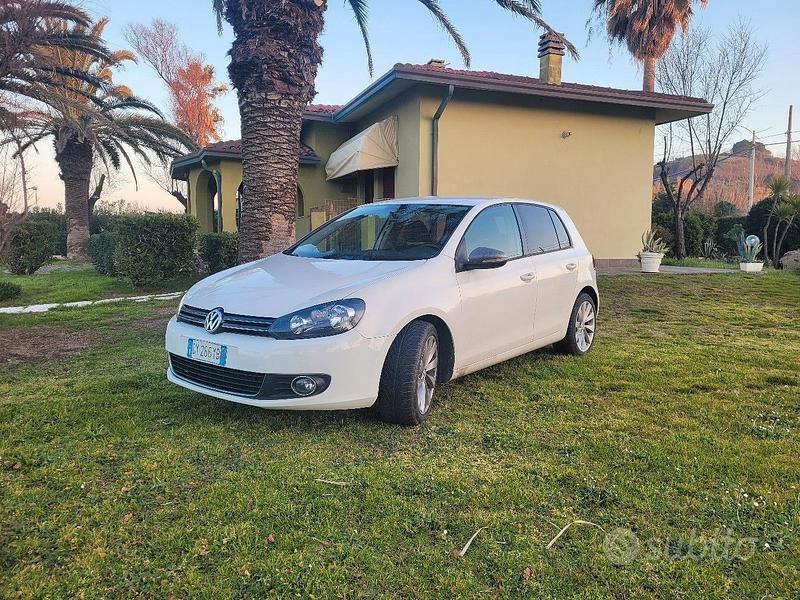 Usata VW Golf VI 110 CV (80 kW) 2010 Bianco Utilitaria