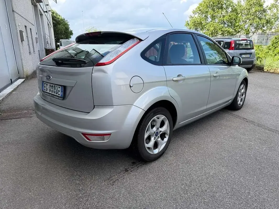 Usata Ford Focus Titanium 101 CV (74 kW) 2011 Argento Berlina