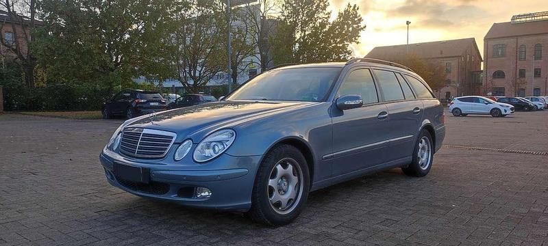 Usata Mercedes E220 Classic 150 CV (110 kW) 2006 Blu/azzurro Station wagon