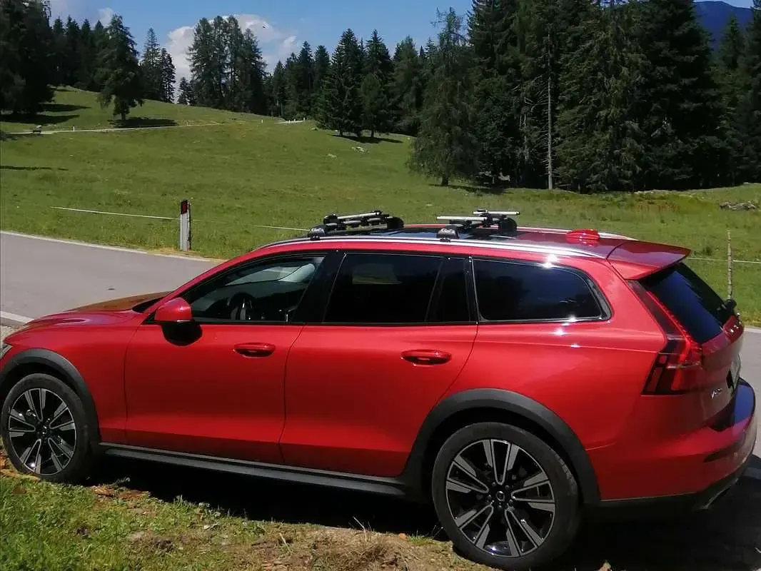 Usata Volvo V60 CC Pro 200 CV (147 kW) 2020 Rosso Station wagon