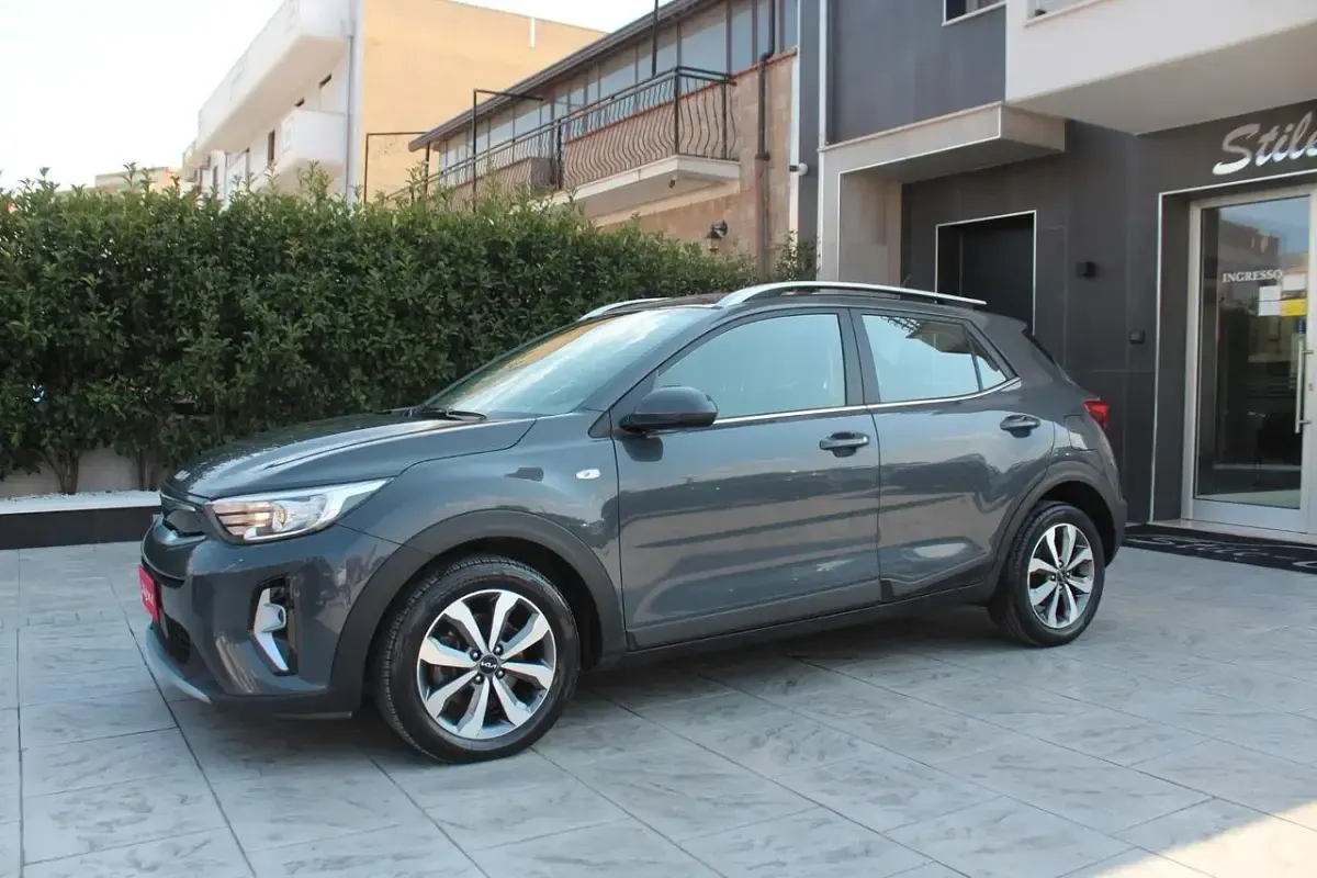 Usata Kia Stonic Style 101 CV (74 kW) 2022 Grigio SUV