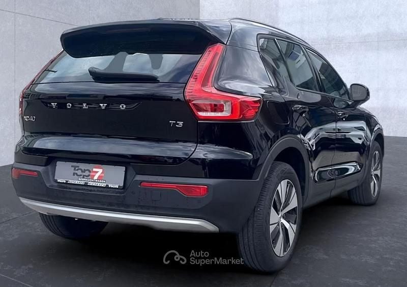 Usata Volvo XC40 Momentum 163 CV (119 kW) 2022 Nero SUV