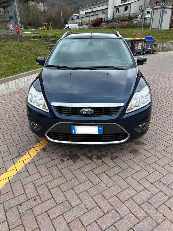 Begagnad Ford Focus Titanium 110 HK (80 kW) 2011 Blå Kombi