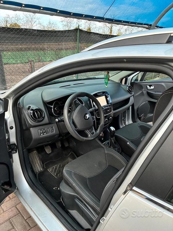 Usata Renault Clio GrandTour Zen 90 CV (66 kW) 2018 Grigio Station wagon