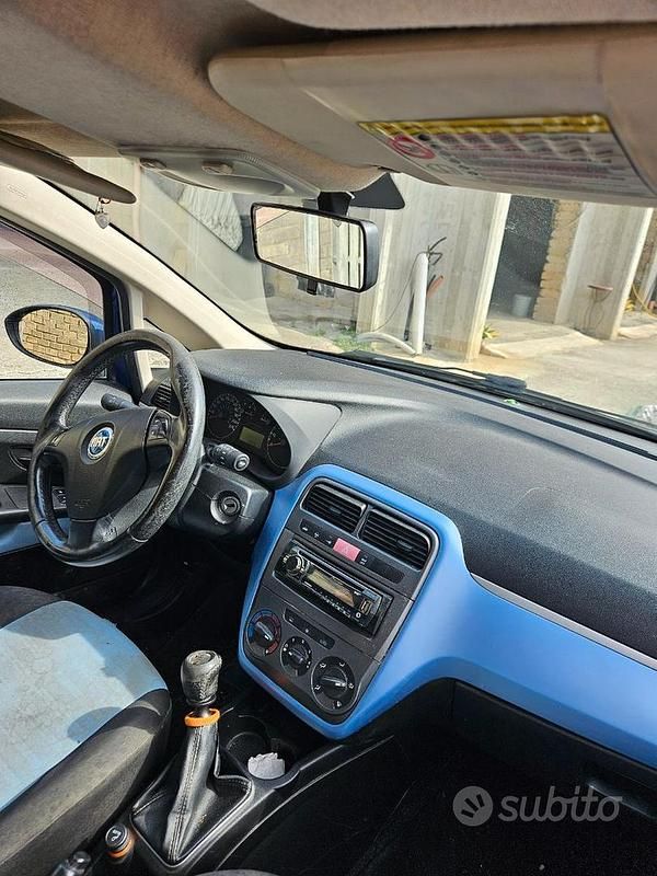 Usata Fiat Grande Punto Dynamic 90 CV (66 kW) 2006 Blu Utilitaria