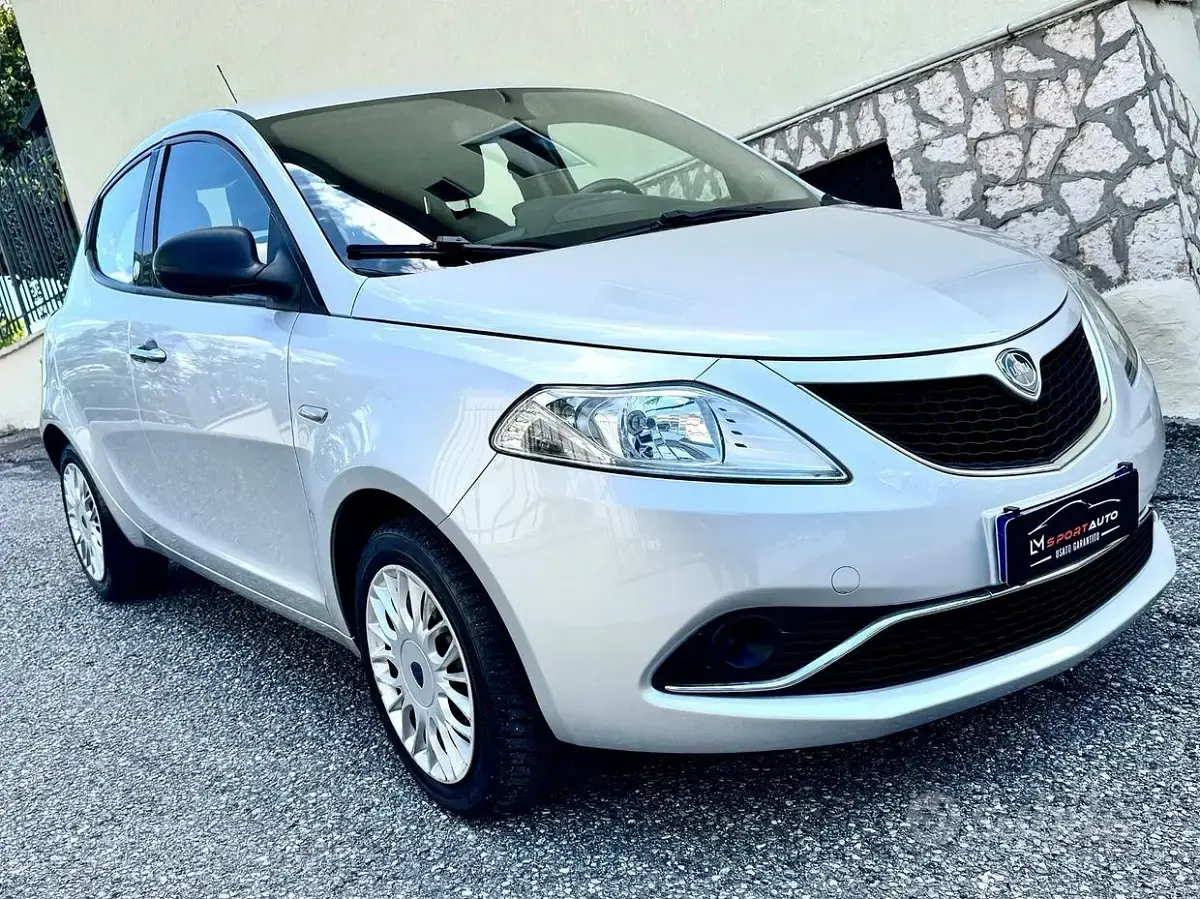 Usata Lancia Ypsilon 69 CV (50 kW) 2018 Grigio Utilitaria