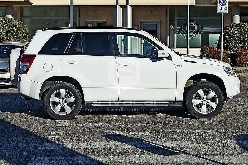 Usata Suzuki Grand Vitara 129 CV (94 kW) 2011 Bianco Station wagon