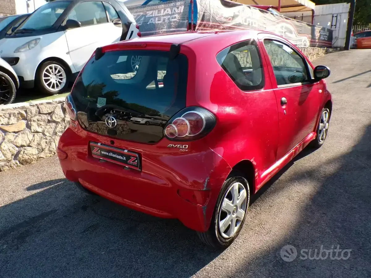 Usata Toyota Aygo 68 CV (50 kW) 2010 Rosso Utilitaria