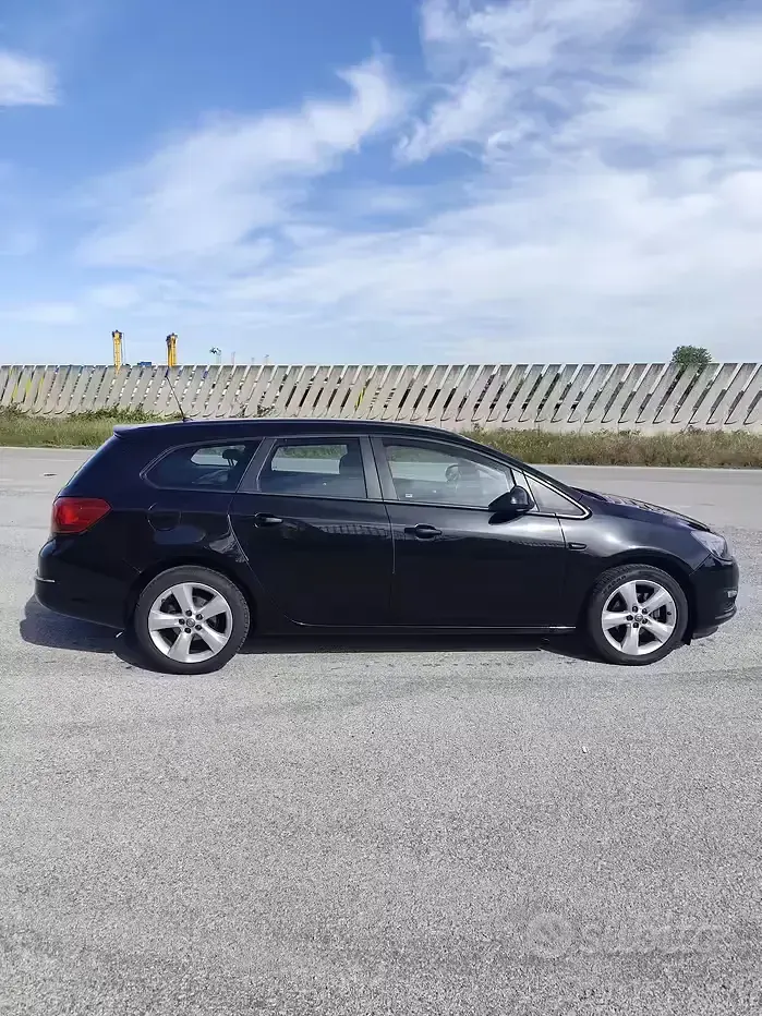 Usata Opel Astra 140 CV (102 kW) 2016 Station wagon