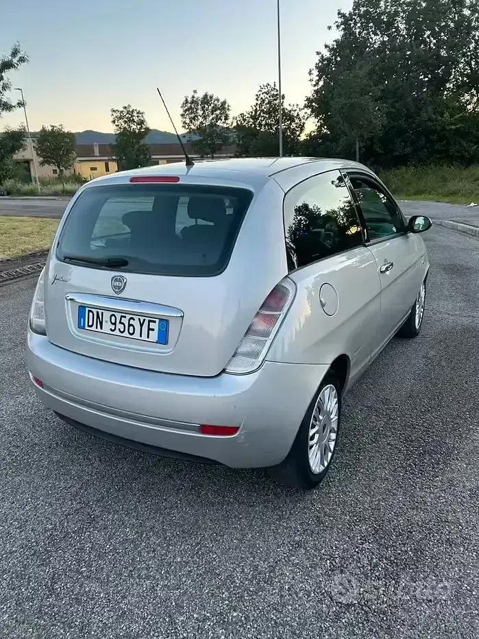 Usata Lancia Ypsilon 60 CV (44 kW) 2008 Grigio Utilitaria