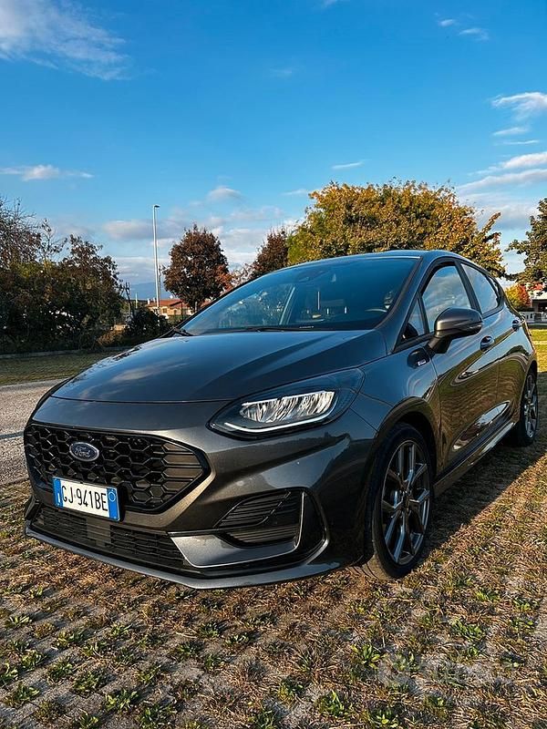 Grigio Usata 2022 Ford Fiesta ST-Line Utilitaria | 15.000 € (Buon prezzo) - Immagine 1/4