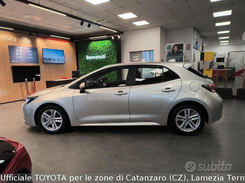 Usata Toyota Corolla Active 122 CV (89 kW) 2022 Grigio Berlina