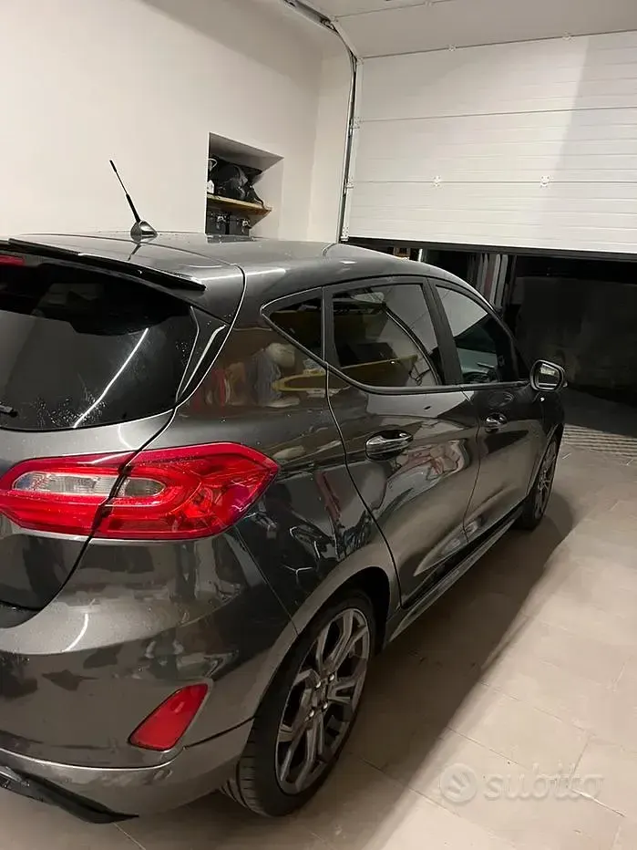 Usata Ford Fiesta ST-Line 86 CV (63 kW) 2018 Grigio Utilitaria