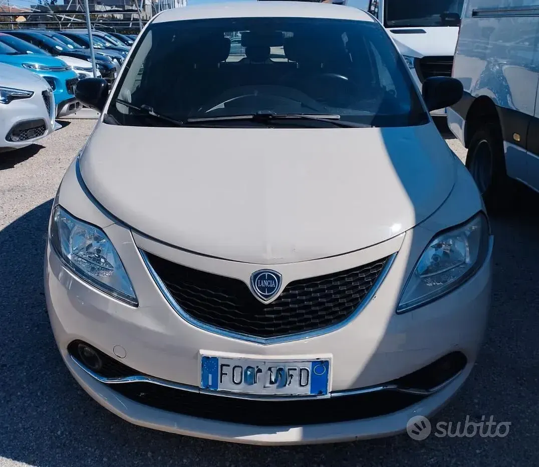 Usata Lancia Ypsilon Silver 69 CV (50 kW) 2016 Beige Utilitaria