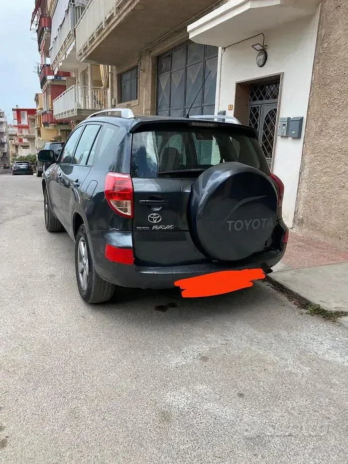 Usata Toyota RAV4 152 CV (111 kW) 2007 Grigio SUV