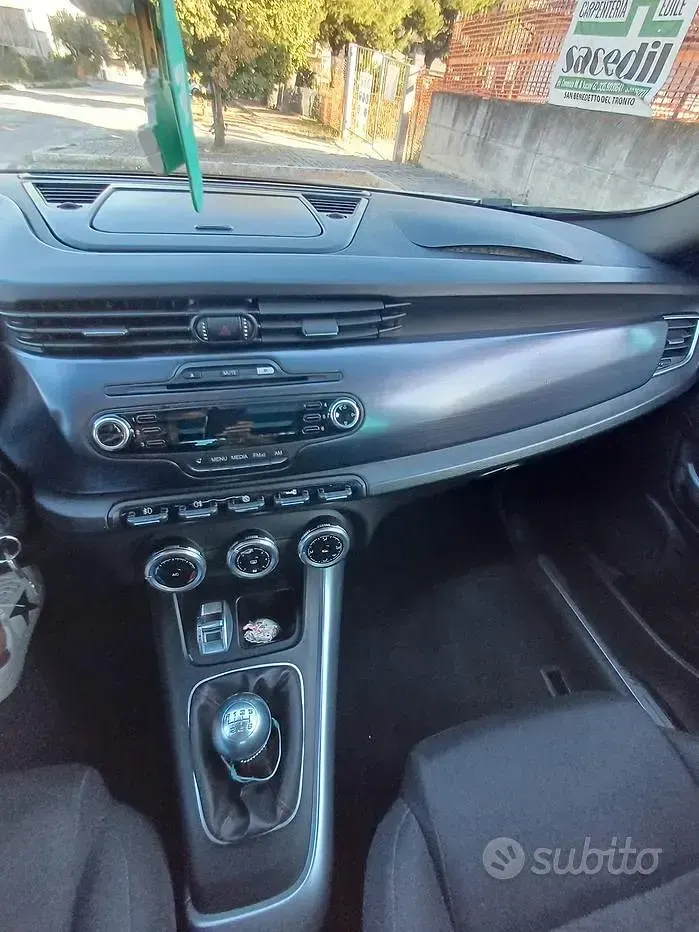 Usata Alfa Romeo Giulietta 109 CV (80 kW) 2012 Bianco Utilitaria