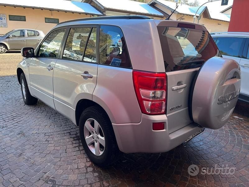 Usata Suzuki Grand Vitara 129 CV (94 kW) 2006 Grigio SUV