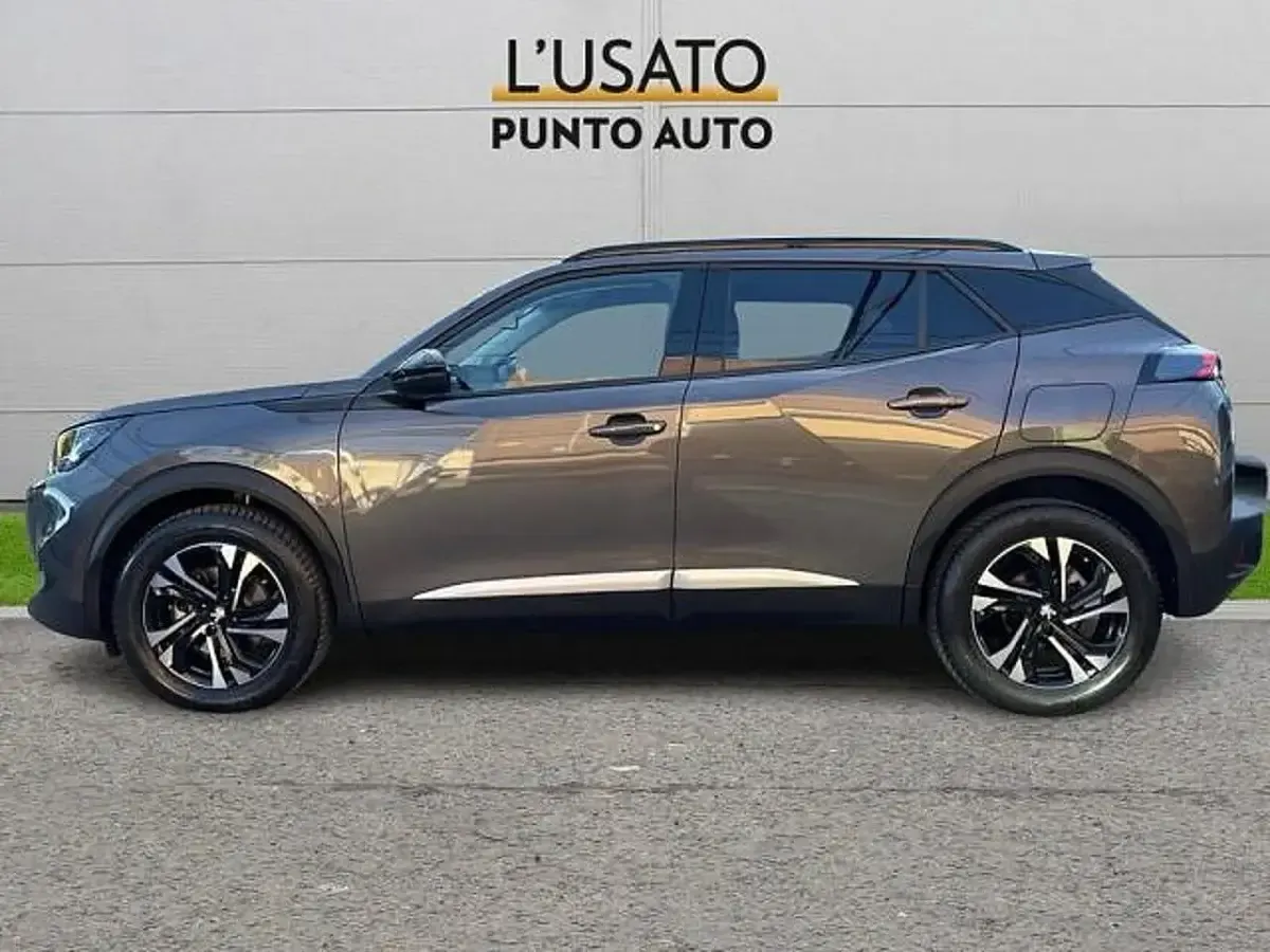 Usata Peugeot 2008 Allure 131 CV (96 kW) 2022 Grigio scuro SUV