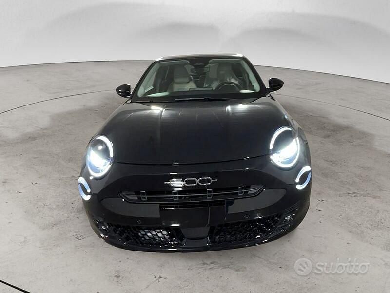 Nuova Fiat 600 La Prima 110 CV (80 kW) 2025 Nero SUV