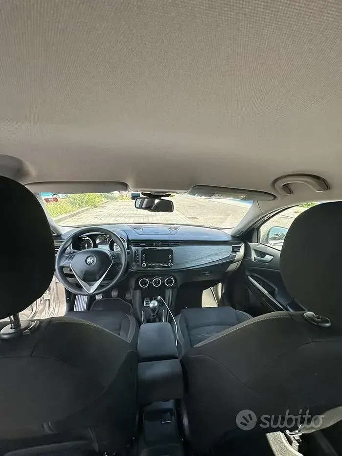 Usata Alfa Romeo Giulietta Super 120 CV (88 kW) 2019 Grigio Utilitaria