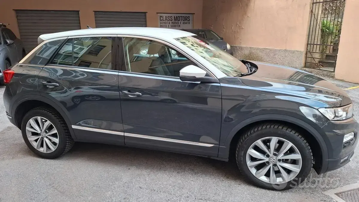 Usata VW T-Roc Style 116 CV (85 kW) 2019 Grigio SUV