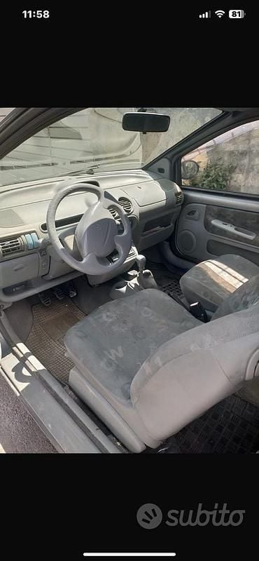 Usata Renault Twingo 58 CV (42 kW) 2004 Grigio Utilitaria