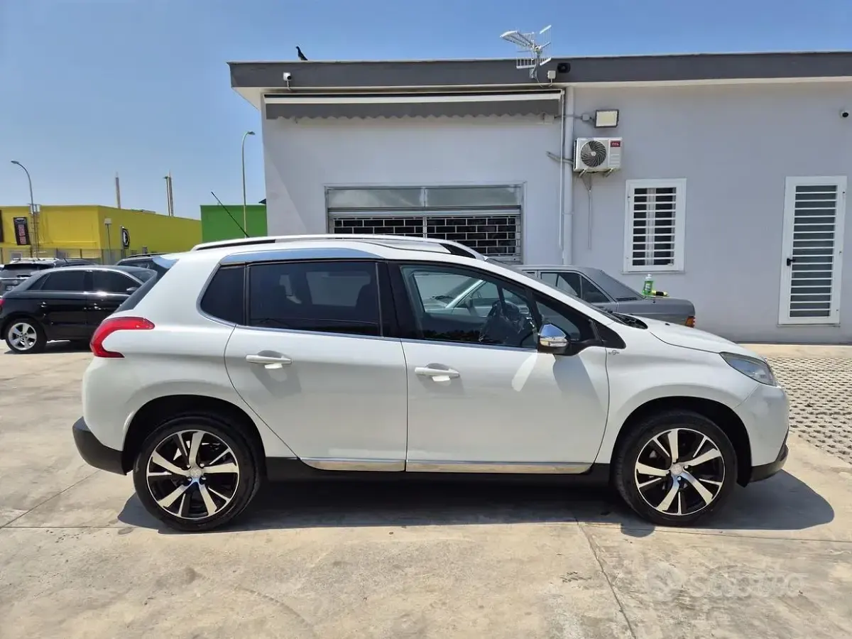 Usata Peugeot 2008 Allure 120 CV (88 kW) 2016 Bianco SUV
