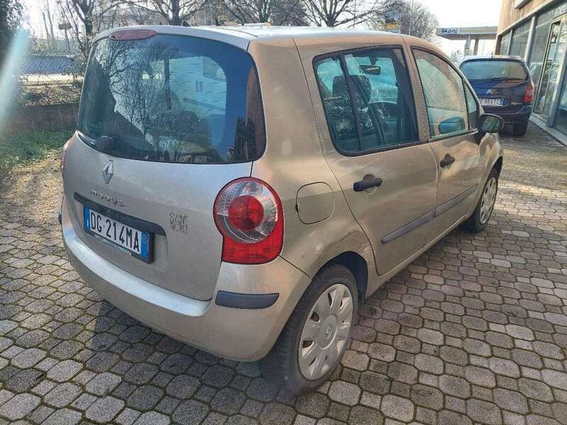 Usata Renault Modus Dynamique 75 CV (55 kW) 2007 Beige Monovolume