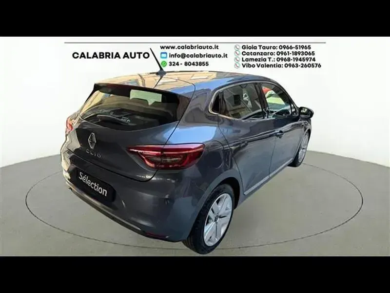 Begagnad Renault Clio V Intens 131 HK (96 kW) 2021 Grå Sedan