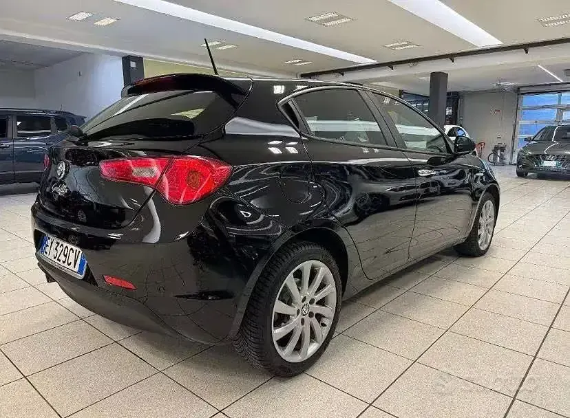Usata Alfa Romeo Giulietta Distinctive 105 CV (77 kW) 2015 Nero Utilitaria