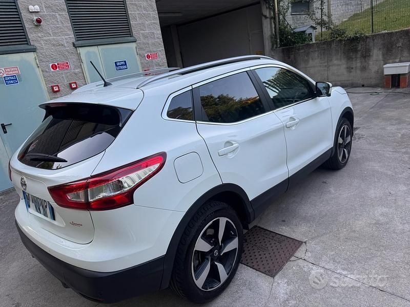 Bianco Usata 2017 Nissan Qashqai N-Connecta SUV | 12.900 € (Buon prezzo) - Immagine 1/4