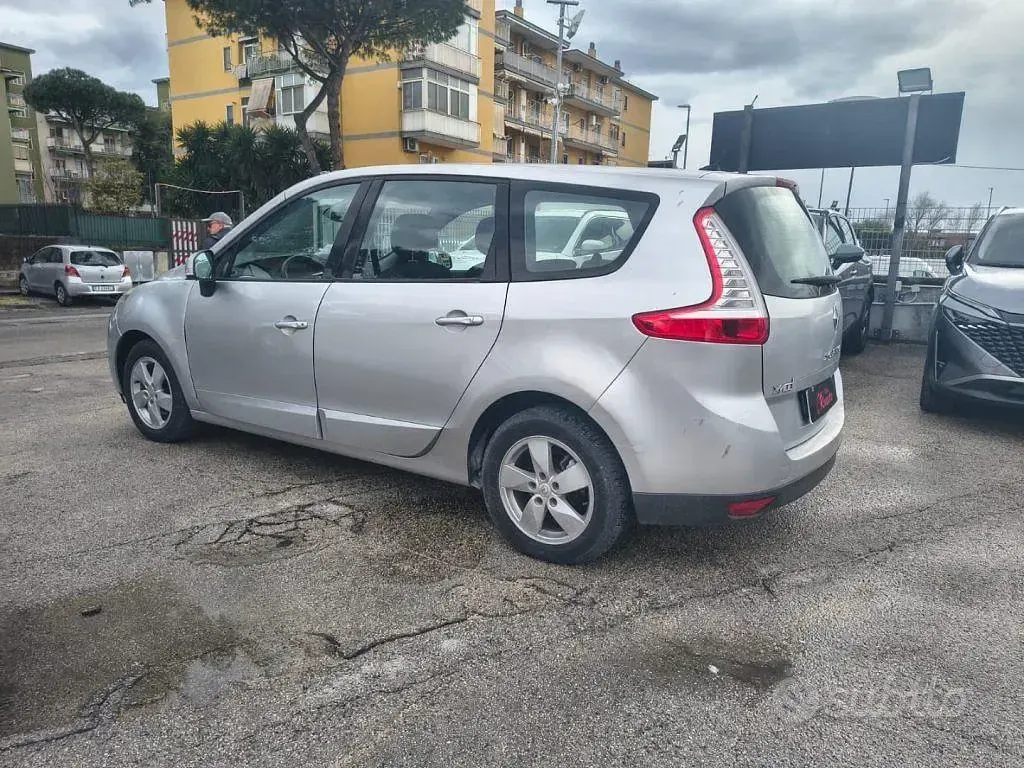 Usata Renault Scénic III Dynamique 110 CV (80 kW) 2010 Grigio Monovolume