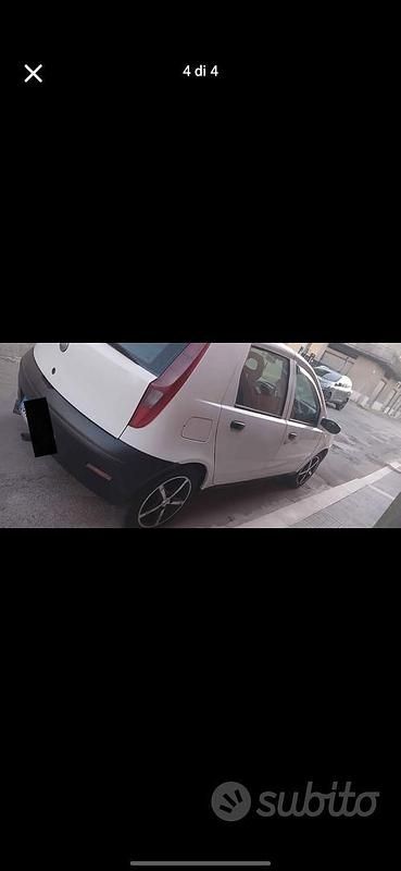 Usata Fiat Punto 70 CV (51 kW) 2003 Bianco Utilitaria