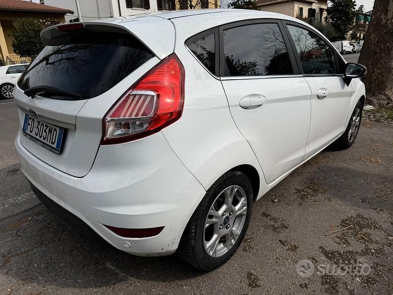 Usata Ford Fiesta Titanium 95 CV (69 kW) 2016 Bianco Berlina