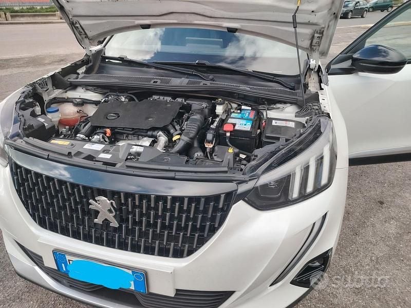 Usata Peugeot 2008 GT-line 130 CV (95 kW) 2020 Bianco SUV
