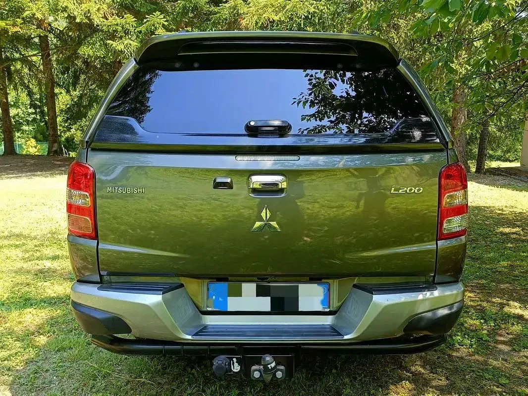 Usata Mitsubishi L200 Intense 181 CV (133 kW) 2019 Verde Pick-up