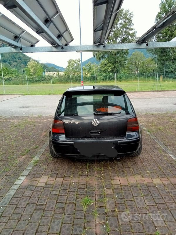 Begagnad VW Golf IV 101 HK (74 kW) 2000 Svart Sedan
