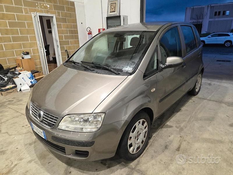 Usata Fiat Idea 90 CV (66 kW) 2009 Grigio Monovolume