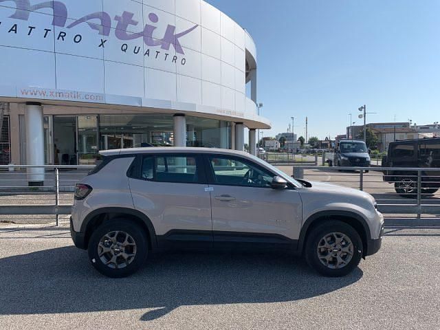 Usata Jeep Avenger Longitude 101 CV (74 kW) 2024 Beige metallizzato SUV