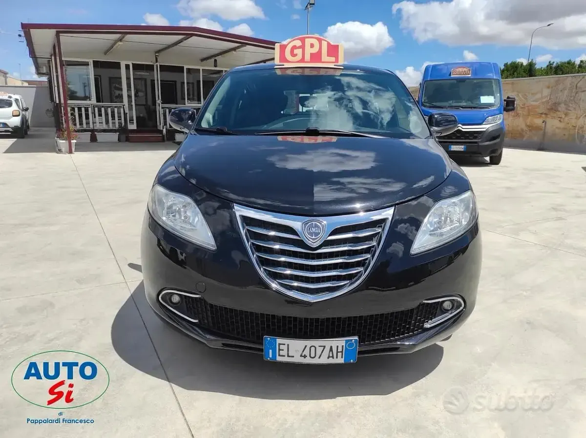 Usata Lancia Ypsilon 69 CV (50 kW) 2012 Nero Utilitaria