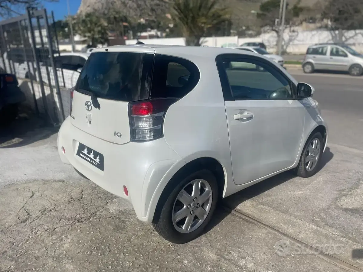 Usata Toyota iQ 68 CV (50 kW) 2009 Bianco Utilitaria