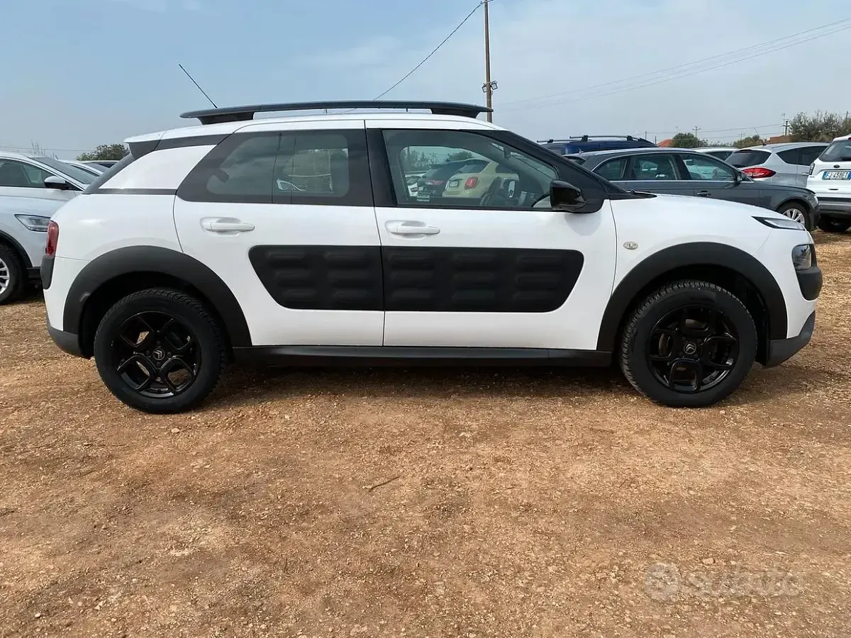 Usata Citroën C4 Shine 100 CV (73 kW) 2016 Bianco SUV