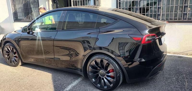 Usata Tesla Model Y Performance 392 kW (534 CV) 2022 Nero SUV